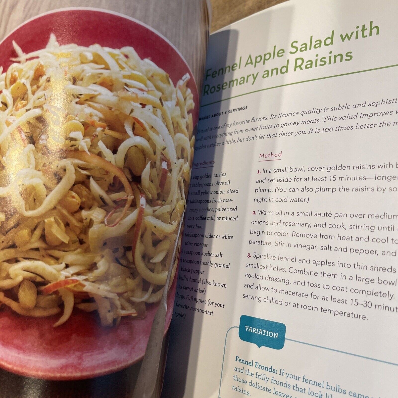 The Spiralized Kitchen : Transform Your Vegetables into Fresh and Surprising...