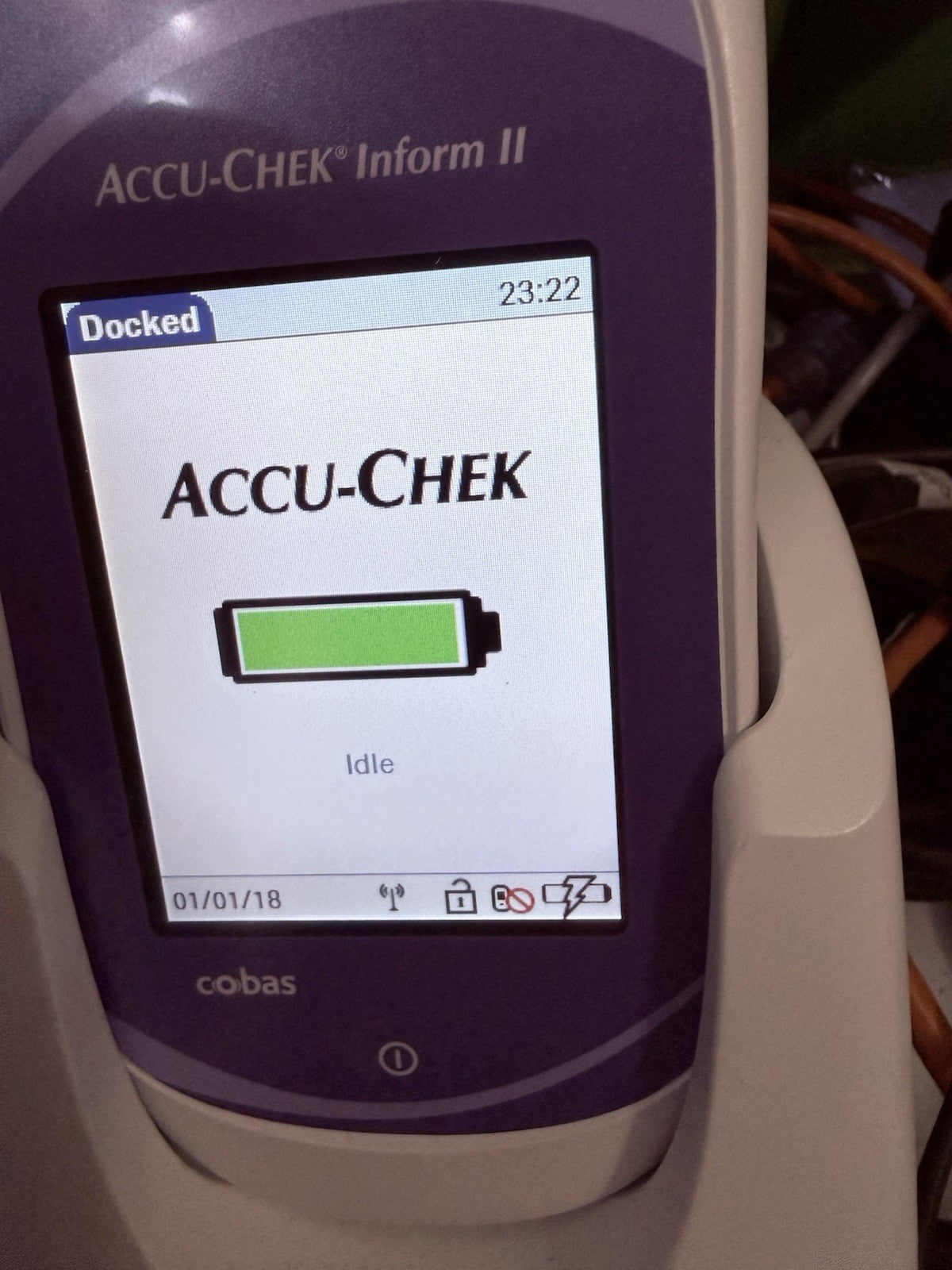 Roche Cobas Accu-Chek Inform II Meter 05060303 w/ Power supply Docking Station