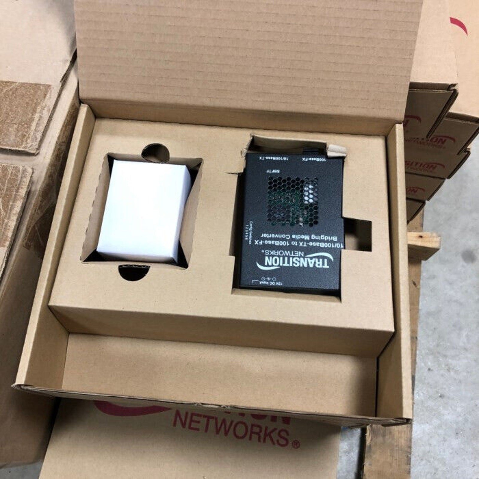 Transition Networks SBFTF 10/100/1000B-T to 1000BASE-FX Bridging Media Converter