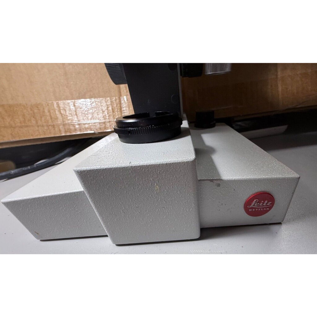 Leitz SM-LUX Microscope 020-446 024. TESTED