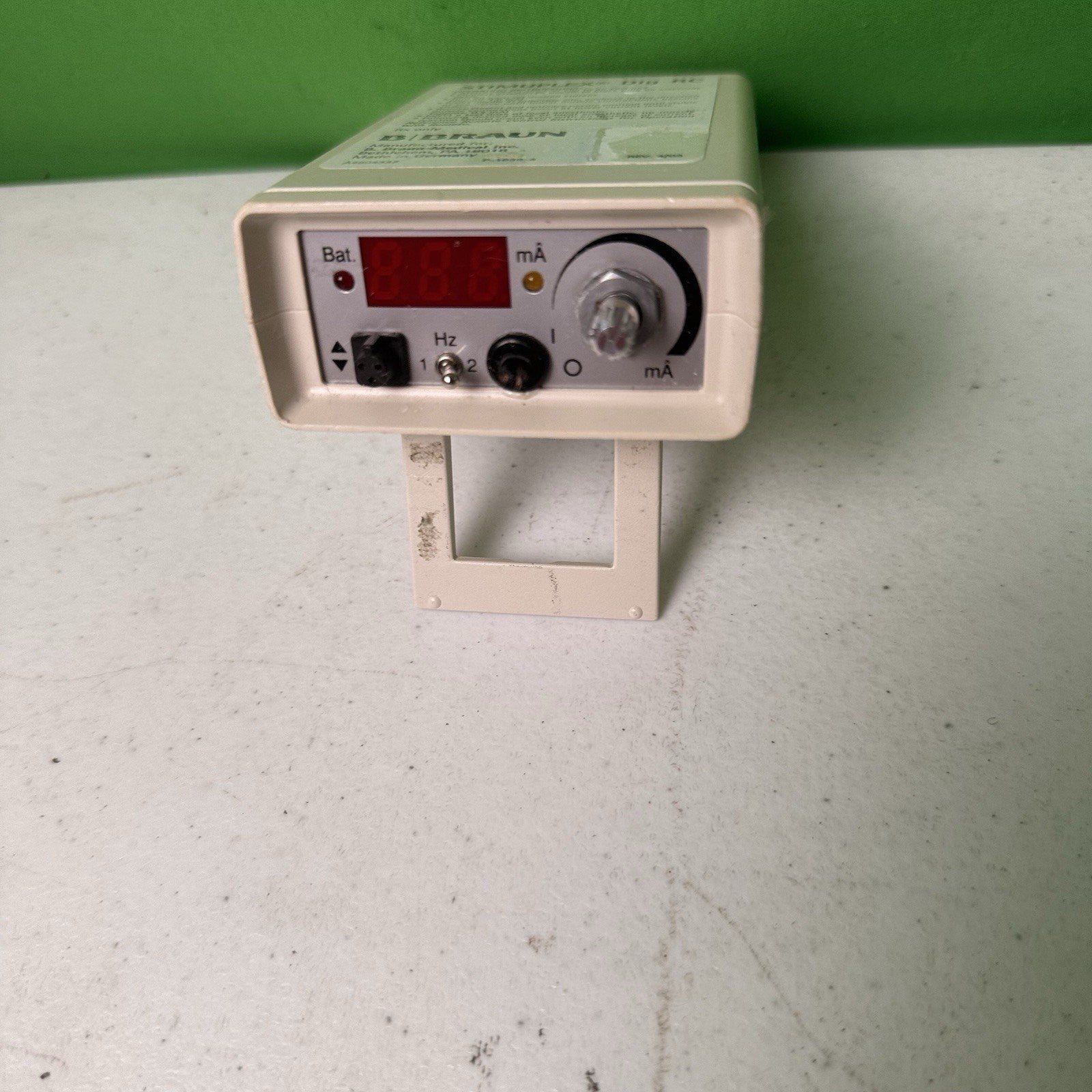 B. Braun Stimuplex Dig RC Ref 4891996B, Missing battery cover