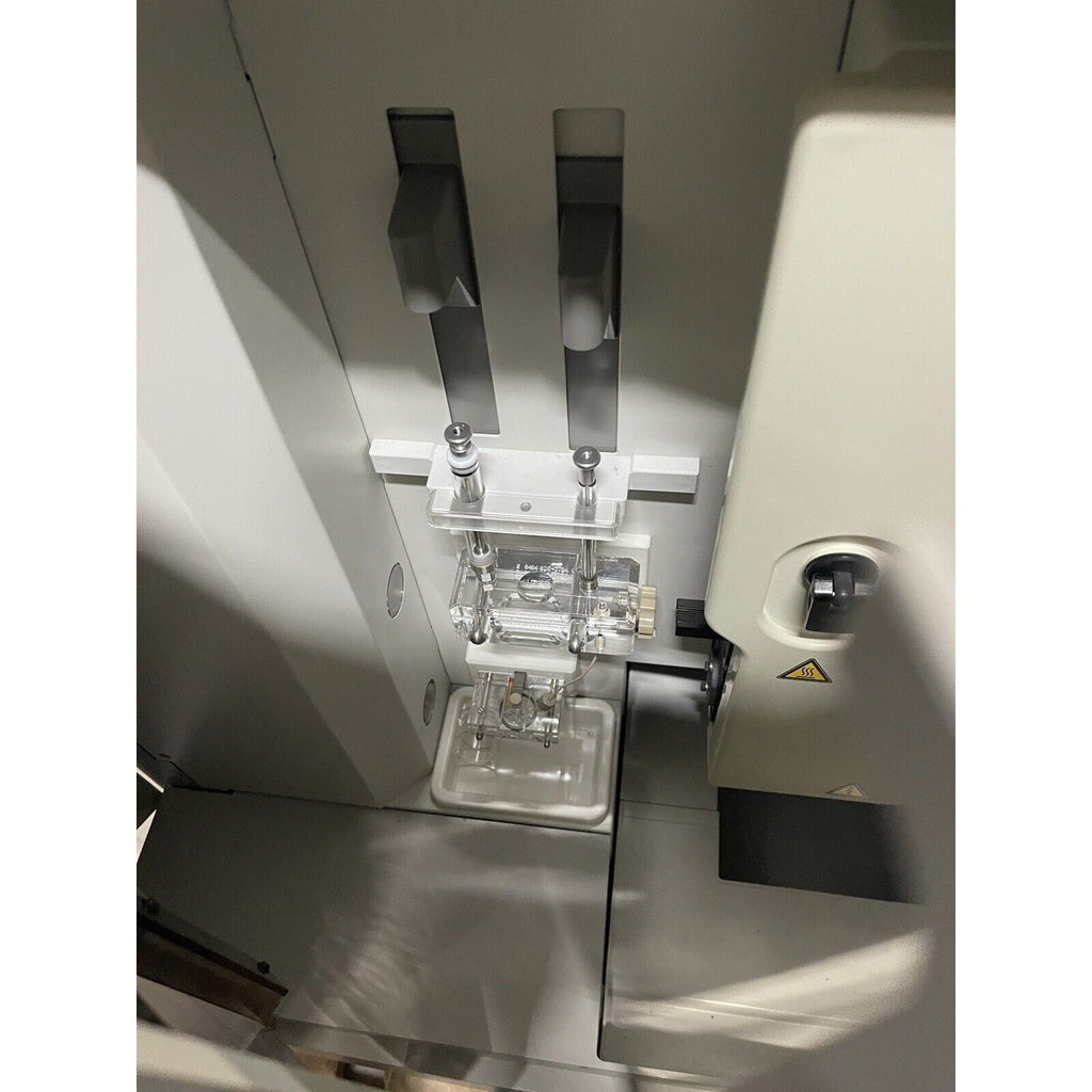 Hitachi 3100 Genetic Analyzer DNA Sequencer. Applied Biosystems.
