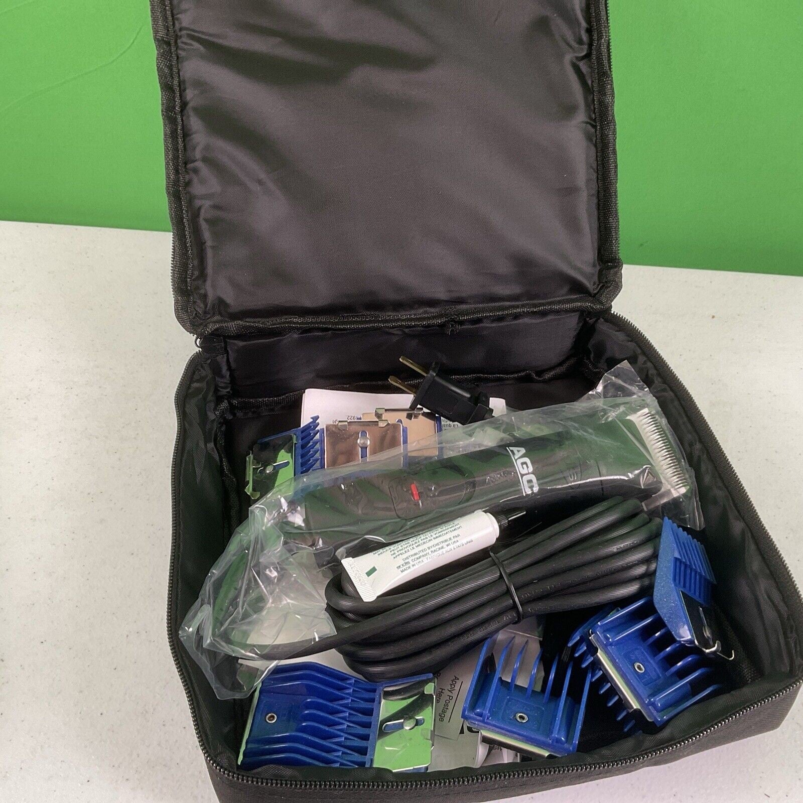 Andis ProClip AGC Clipper 23835. With attachments and bag . BRAND NEW