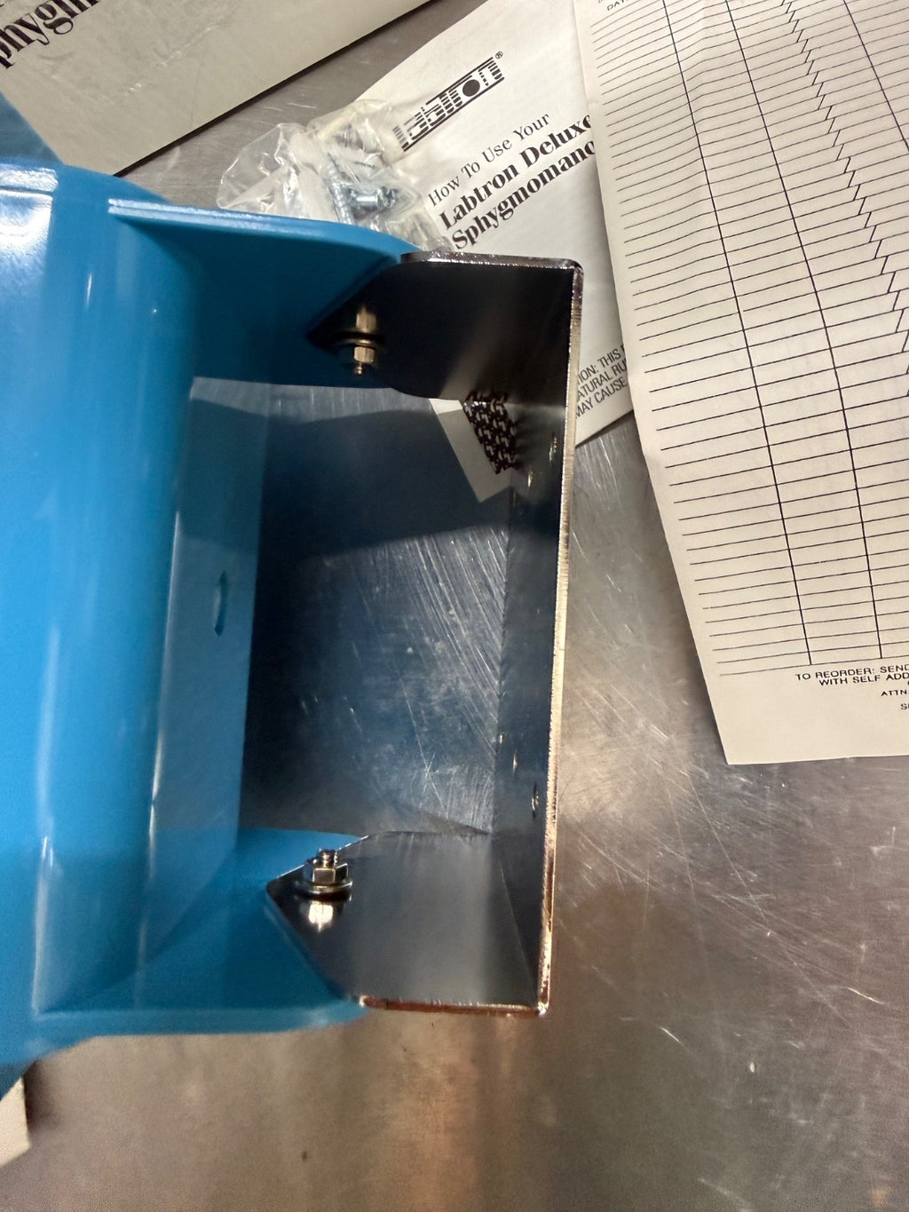 Labtron V222B Wallmax aneroid wall manometer w/ GE Critikon DURA-CUF adult