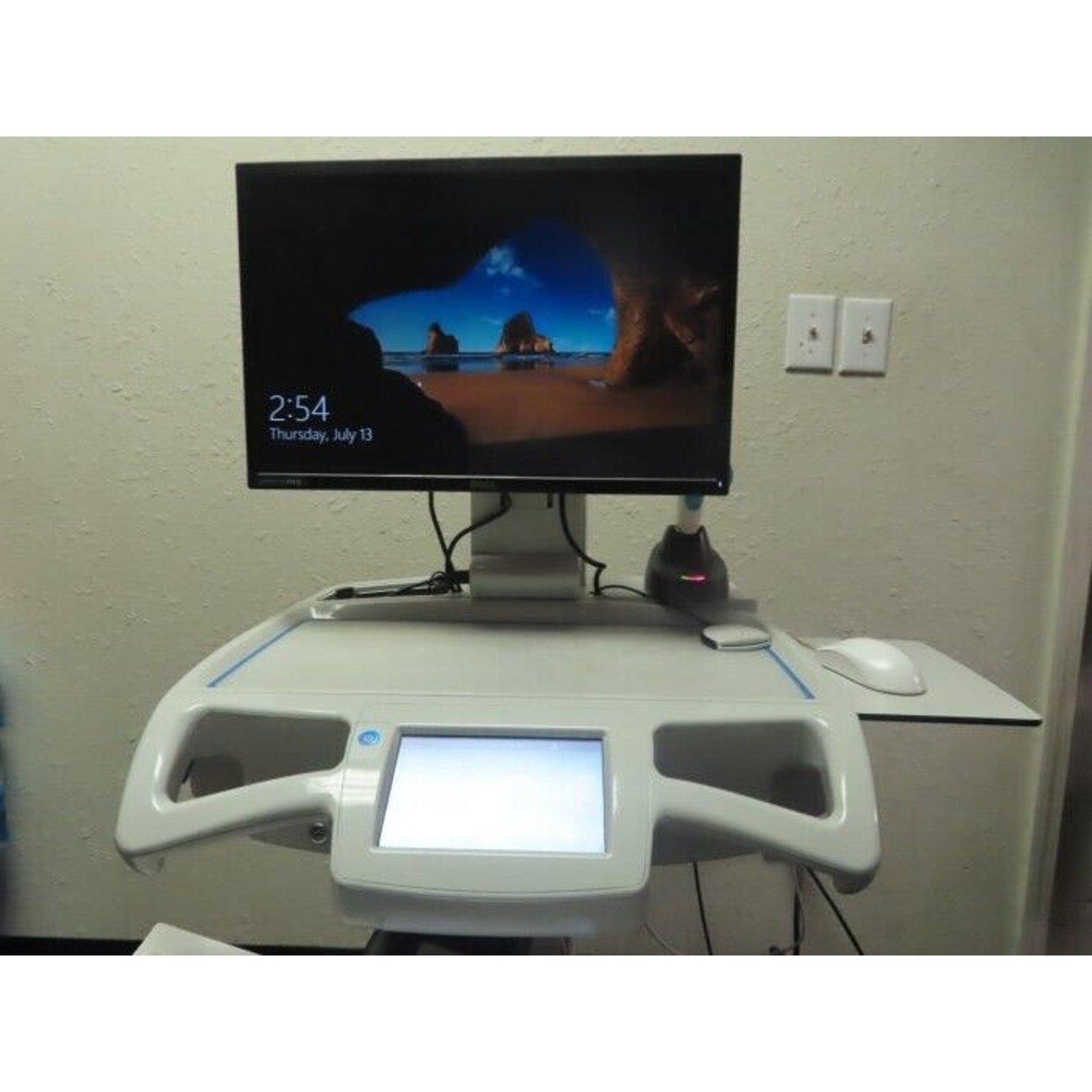 Capsa Healthcare Nurse Workstation 1817969