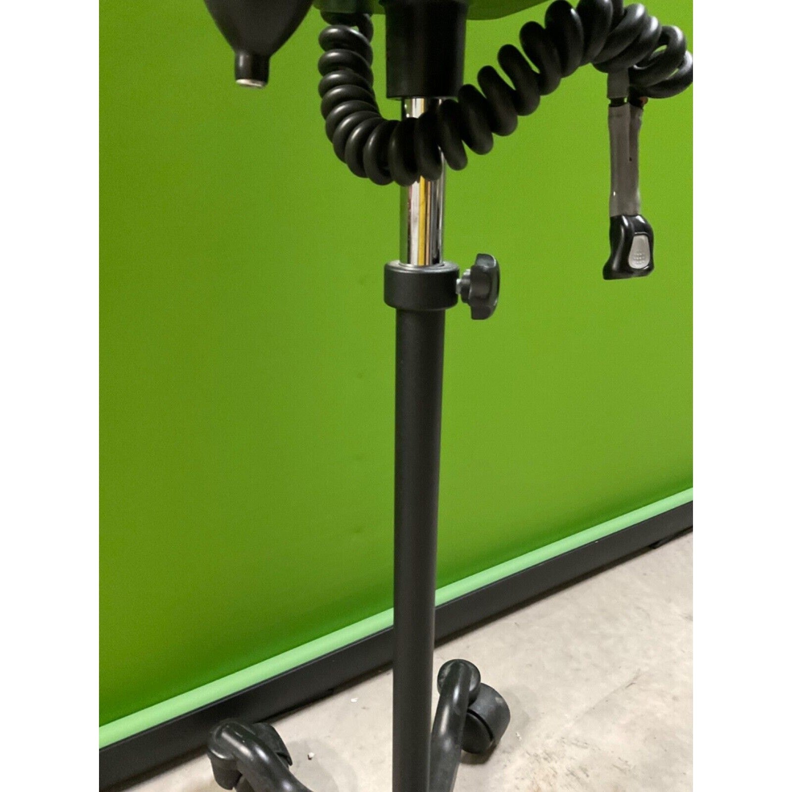 MediChoice Aneroid Sphygmomanometer with ADC Stand