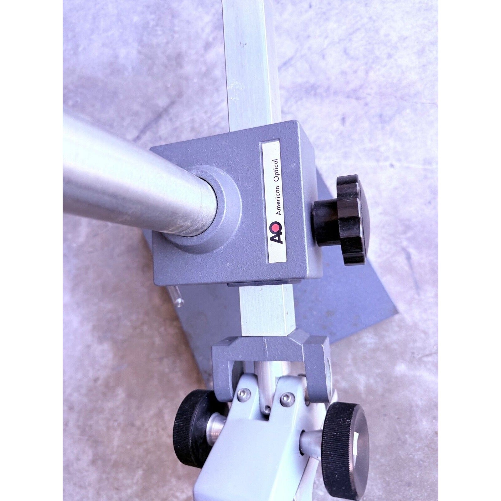 AMERICAN OPTICAL AO ZOOM STEREOSCOPE 0.7X-4.2X STEREO ZOOM MICROSCOPE A0 570