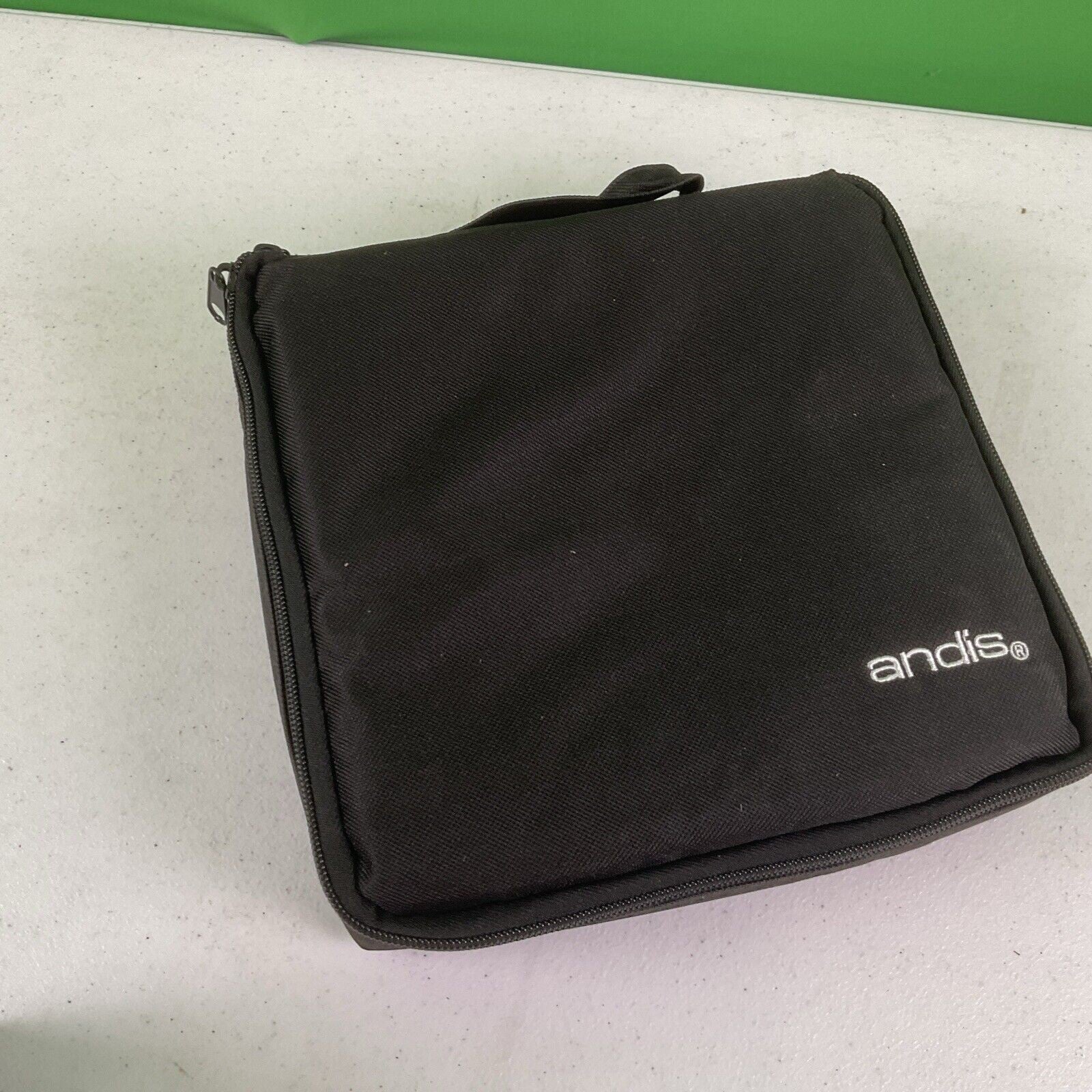 Andis ProClip AGC Clipper 23835. With attachments and bag . BRAND NEW
