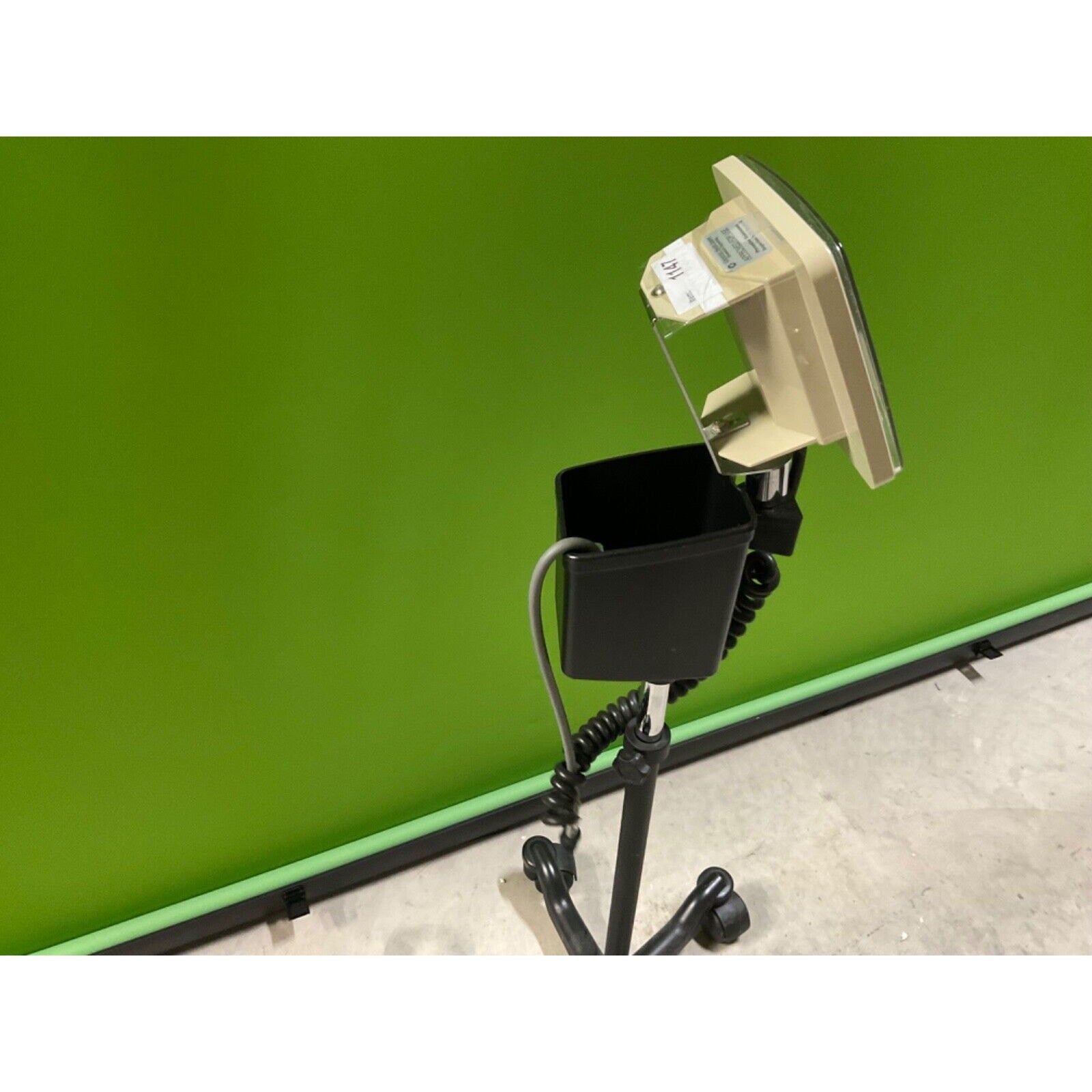 MediChoice Aneroid Sphygmomanometer with ADC Stand