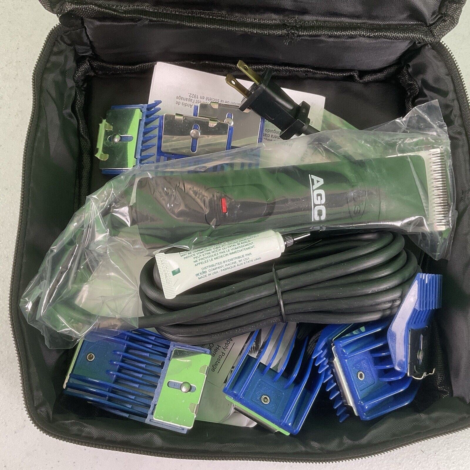 Andis ProClip AGC Clipper 23835. With attachments and bag . BRAND NEW