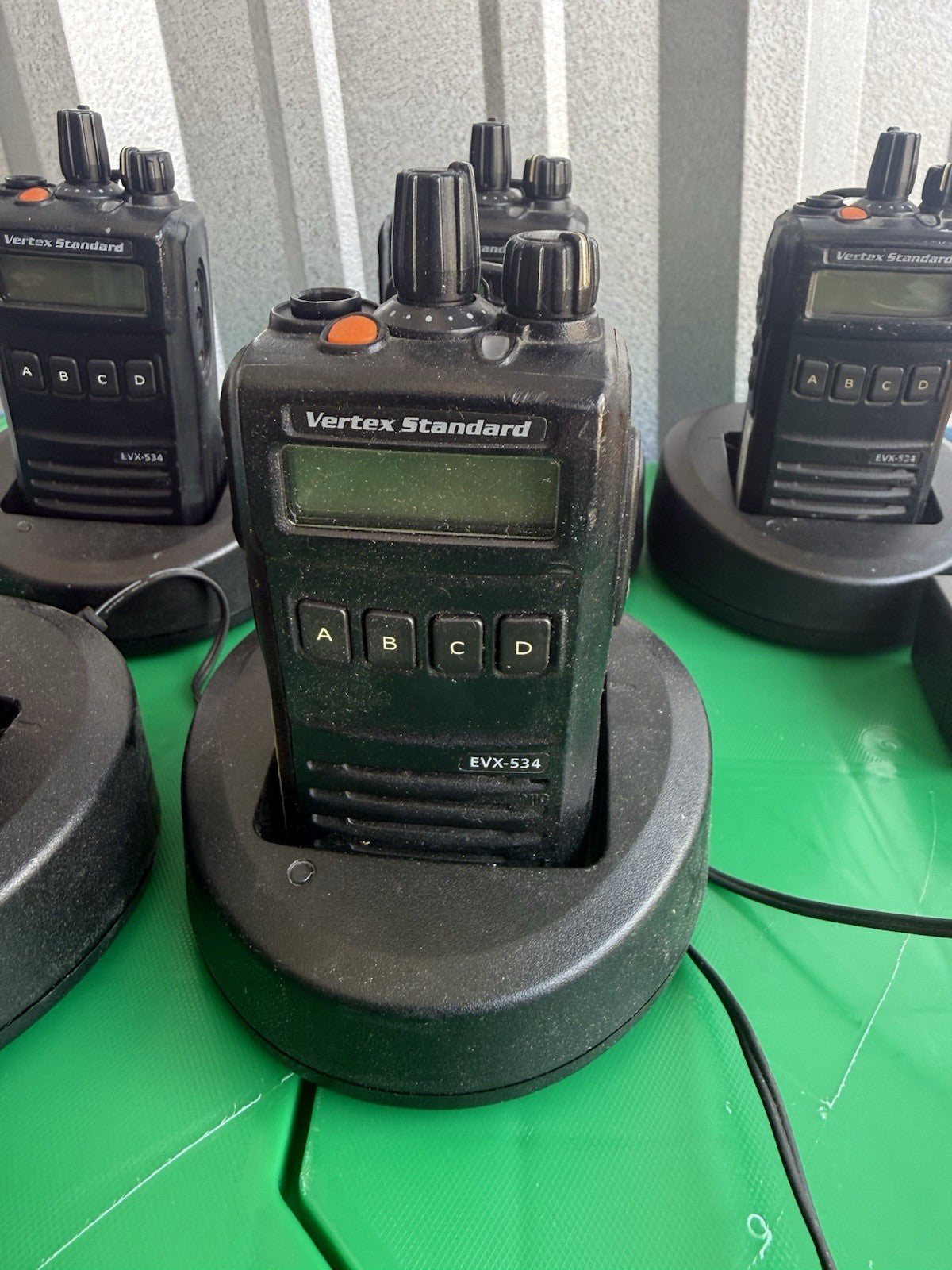 VERTEX STANDARD EVX-534-G7-5  w/Batterie & Charger