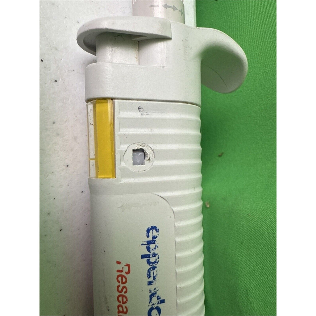 Eppendorf Research Adjustable Volume Single Channel Pipette, 100 - 1000 uL.