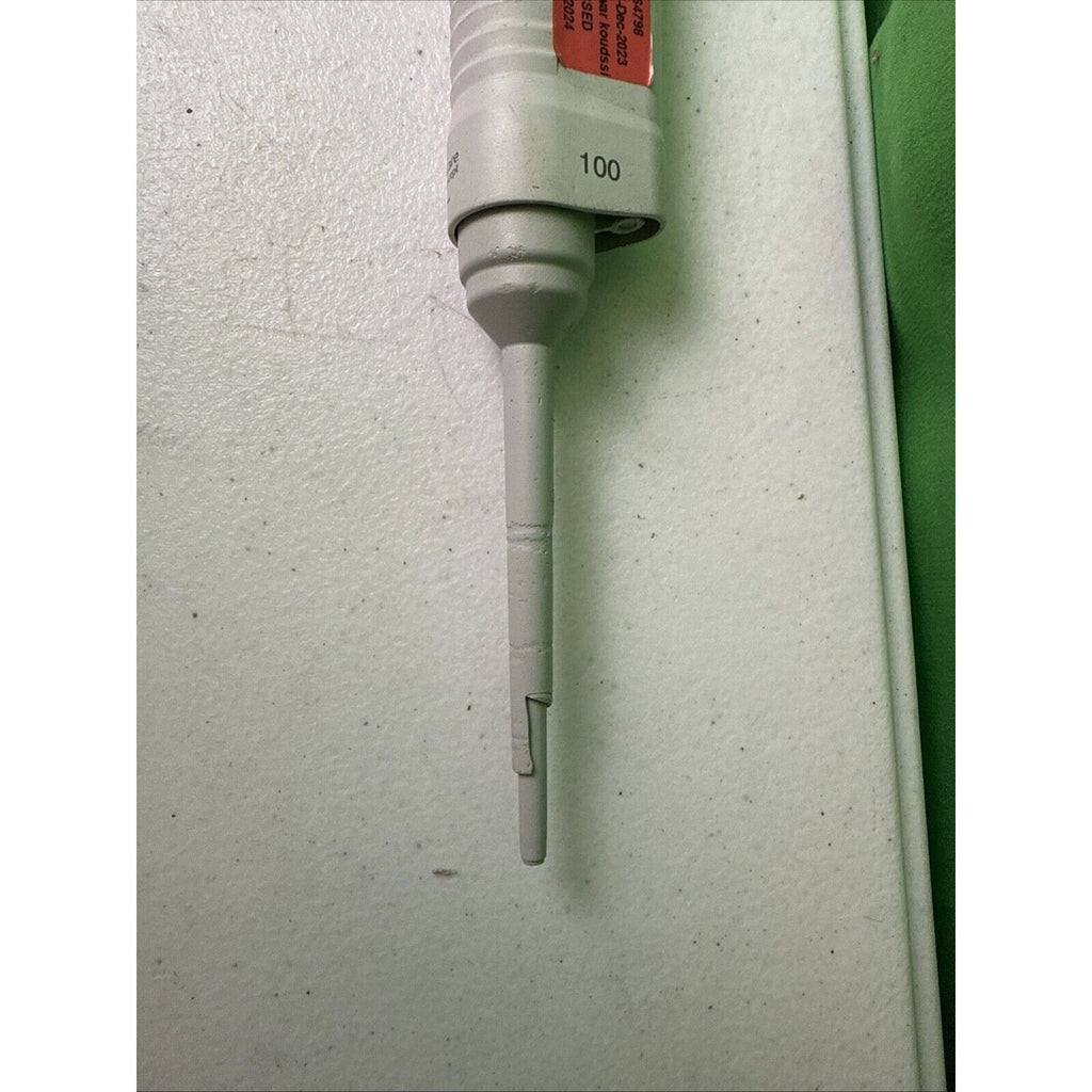 Eppendorf Research Adjustable Volume Single Channel Pipette, 100 - 1000 uL.
