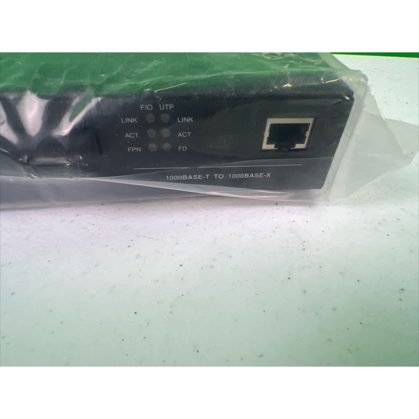 GTF-1055E, Gigabit Ethernet Copper-to-Fiber Converters.