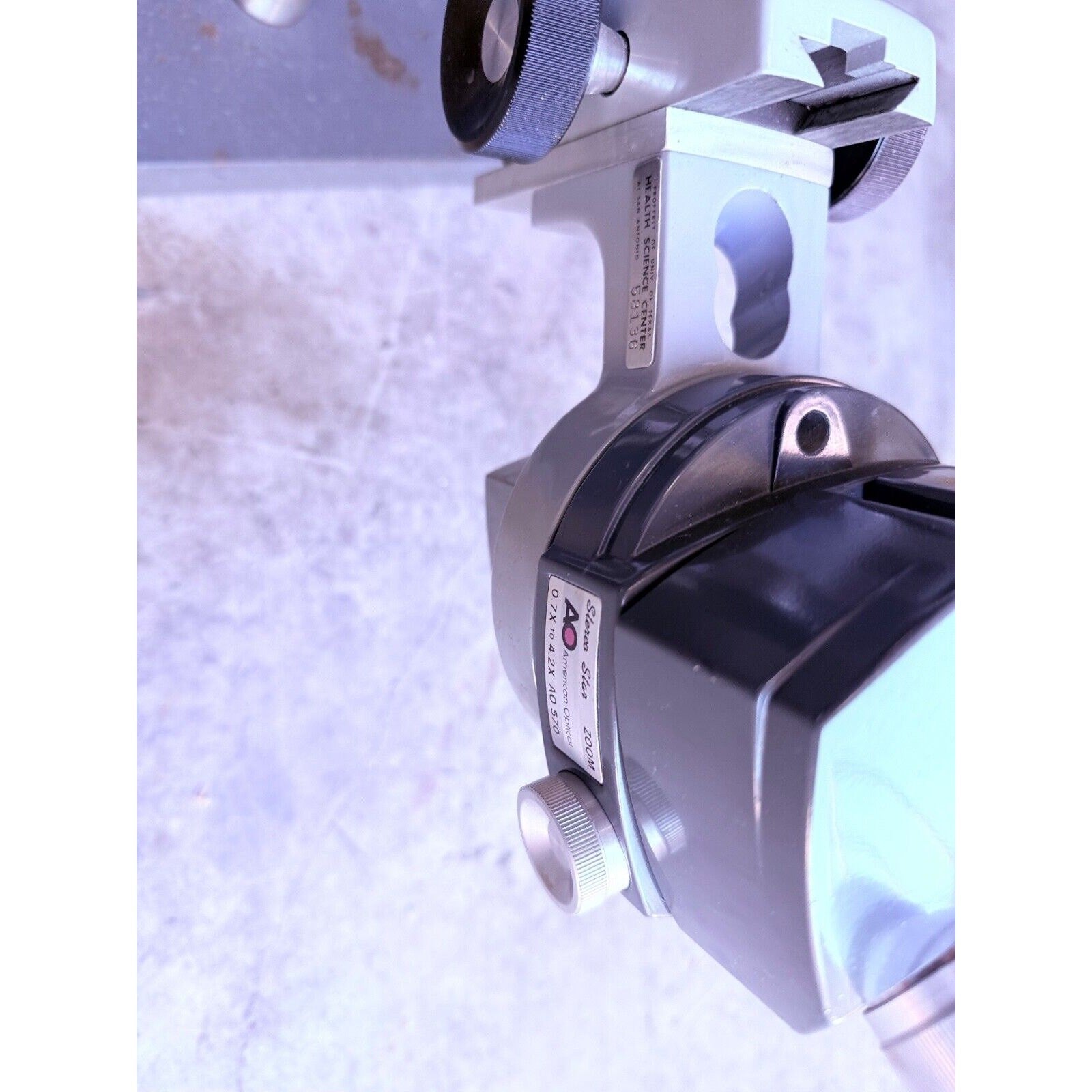 AMERICAN OPTICAL AO ZOOM STEREOSCOPE 0.7X-4.2X STEREO ZOOM MICROSCOPE A0 570