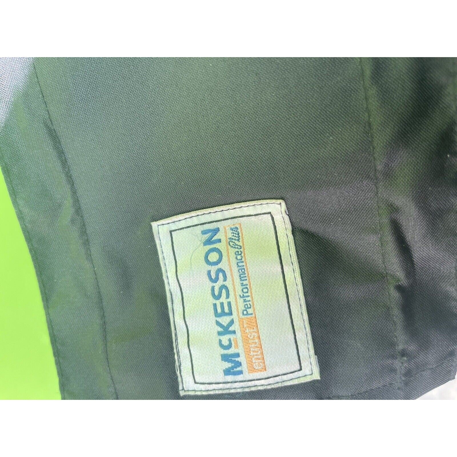 McKesson Aneroid Sphygmomanometer with McKesson entrust Performance Cuff Adult