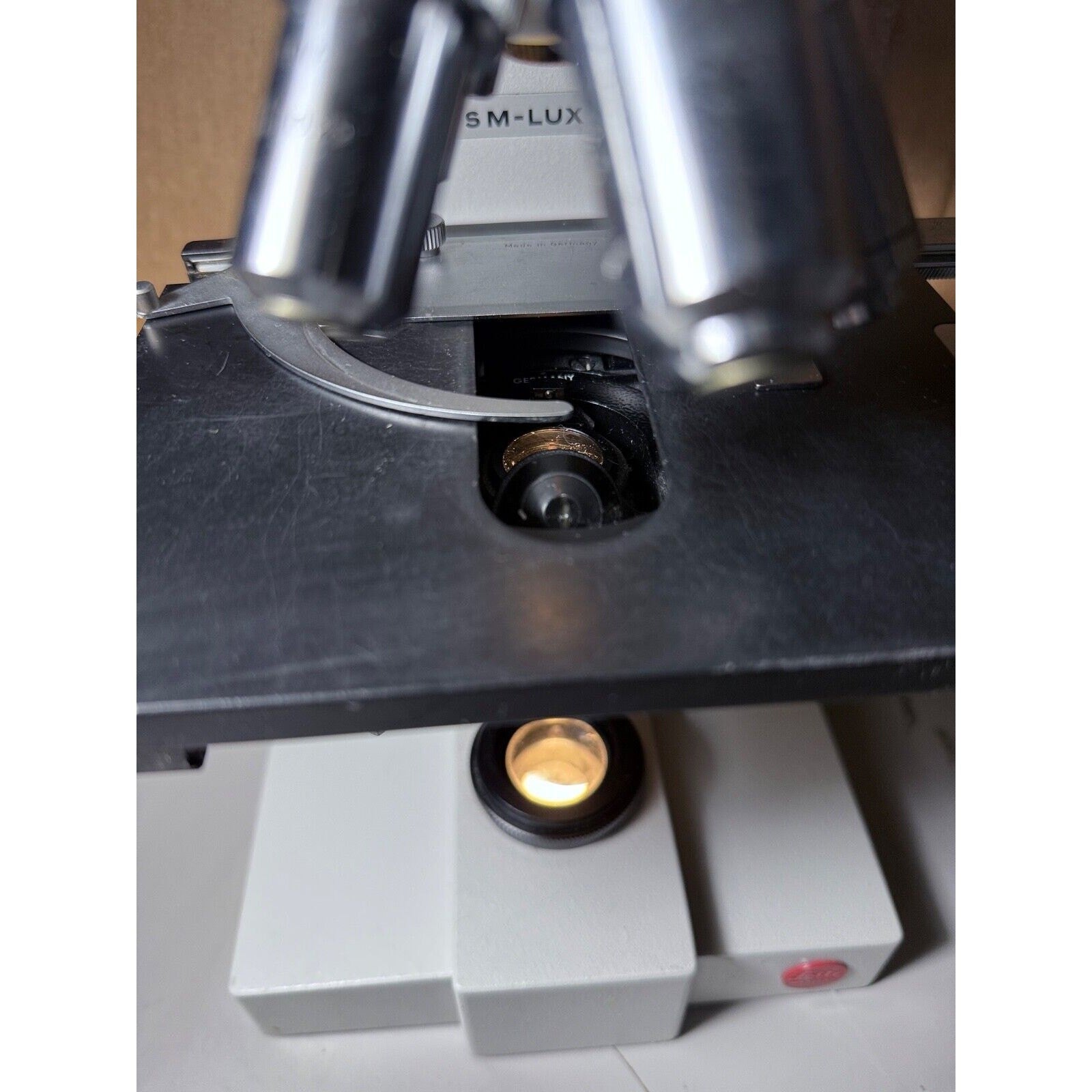 Leitz SM-LUX Microscope 020-446 024. TESTED