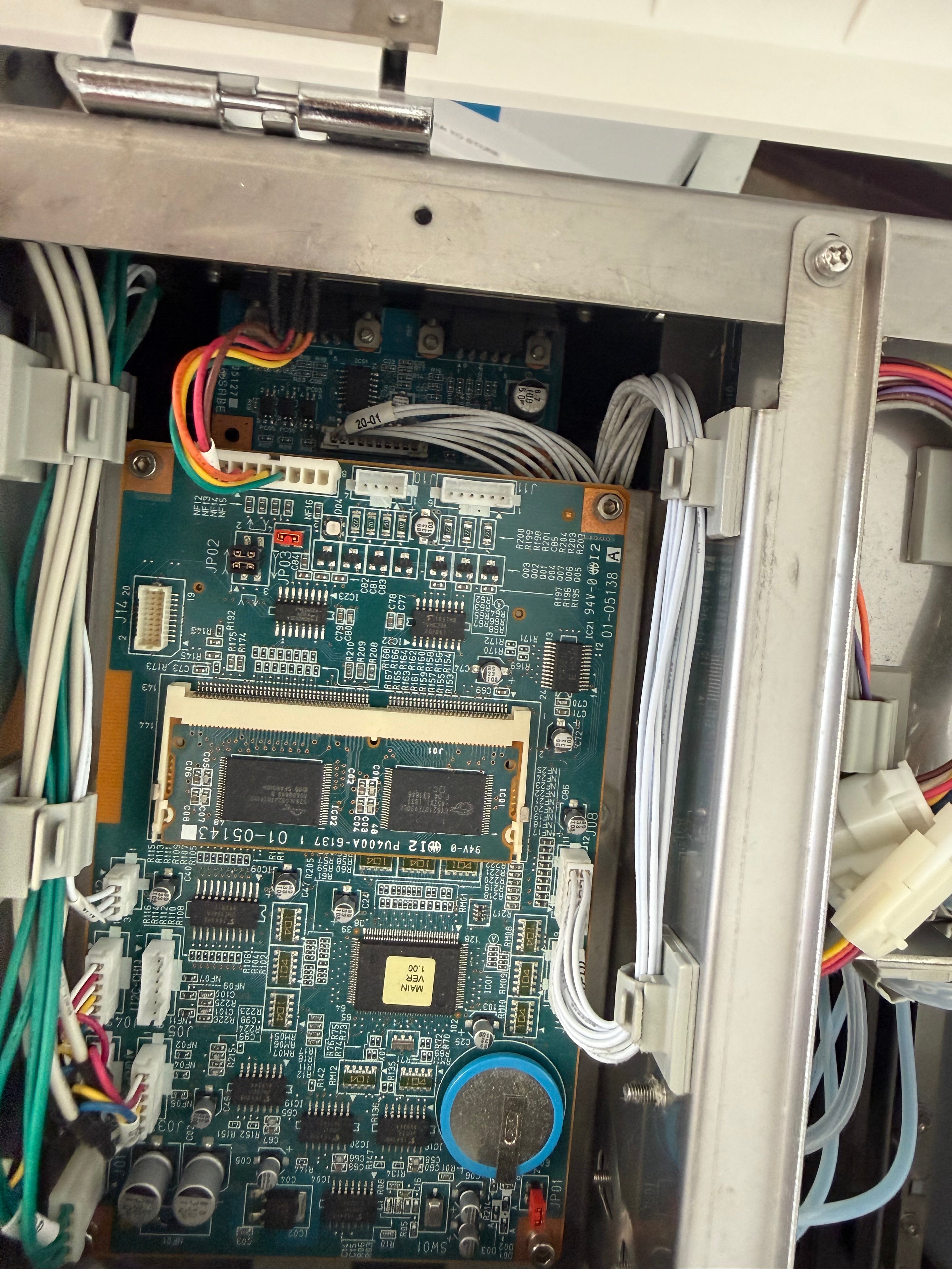 ARKRAY AUTION MAX AX-4030 with a PC