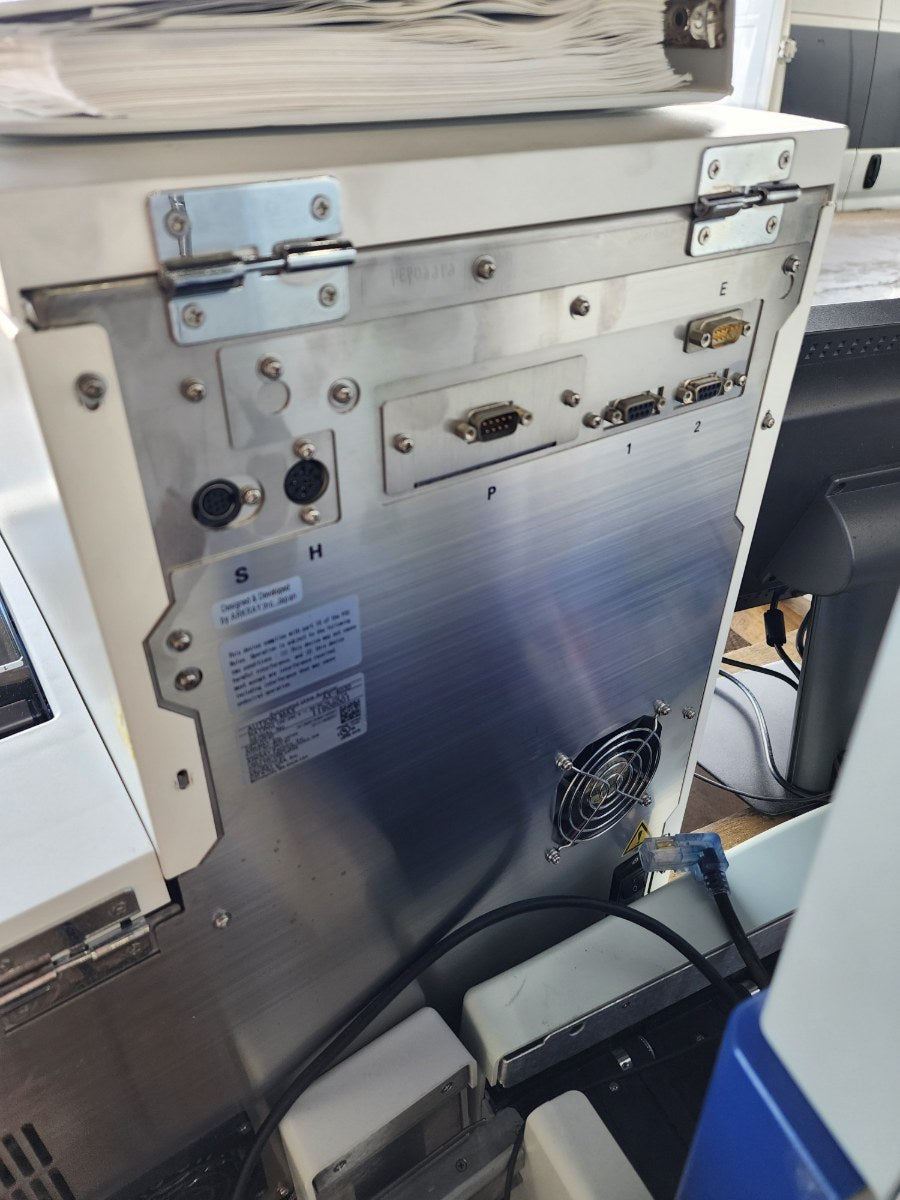 ARKRAY AUTION MAX AX-4030 with a PC
