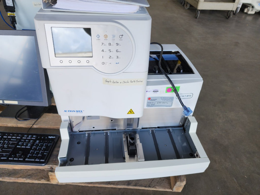 ARKRAY AUTION MAX AX-4030 with a PC