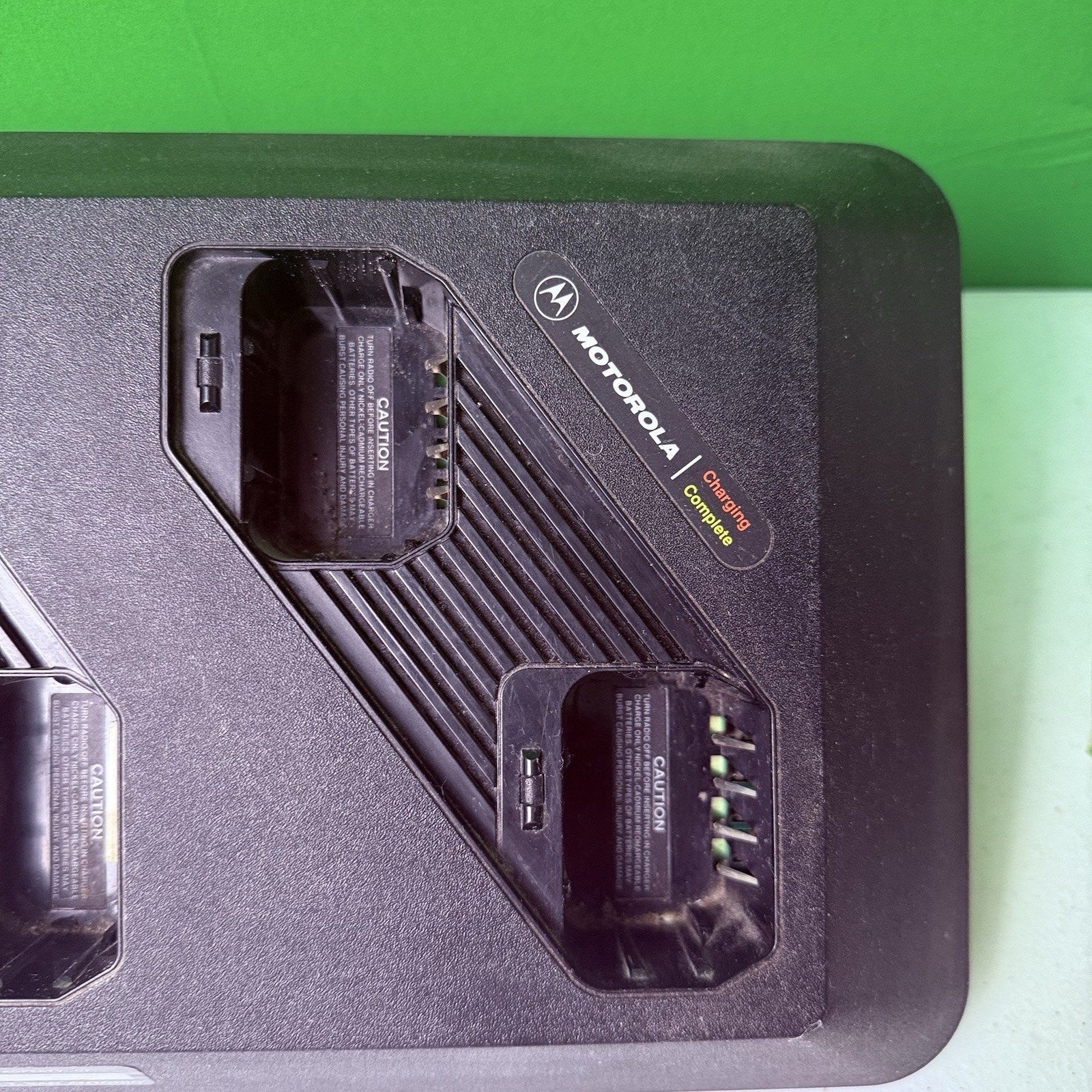 Motorola HTN 9748B 6-Bank Charging Station For Two Way Radios