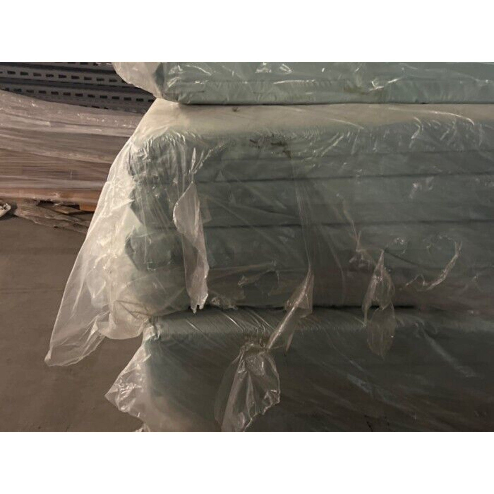 UMF Medical Mattress, Green 8571, 35” W x 79” L x 4” D