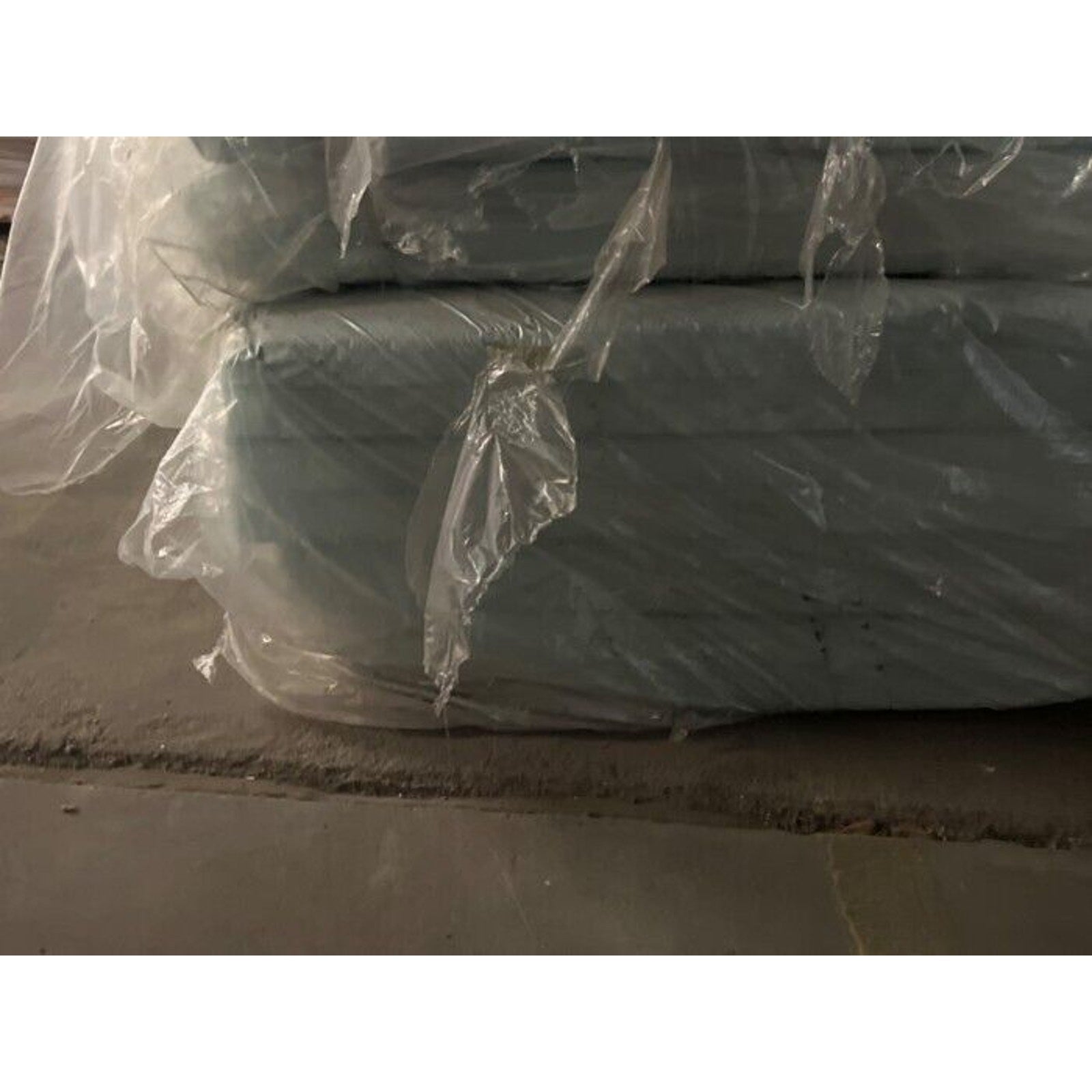 UMF Medical Mattress, Green 8571, 35” W x 79” L x 4” D