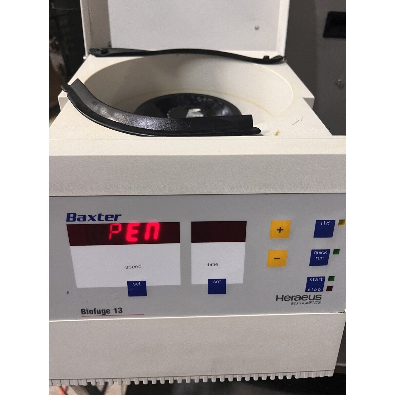 Baxter Heraeus Biofuge 13 Model 3637 W/ Heraeus Cat-No. 3743 - TESTED
