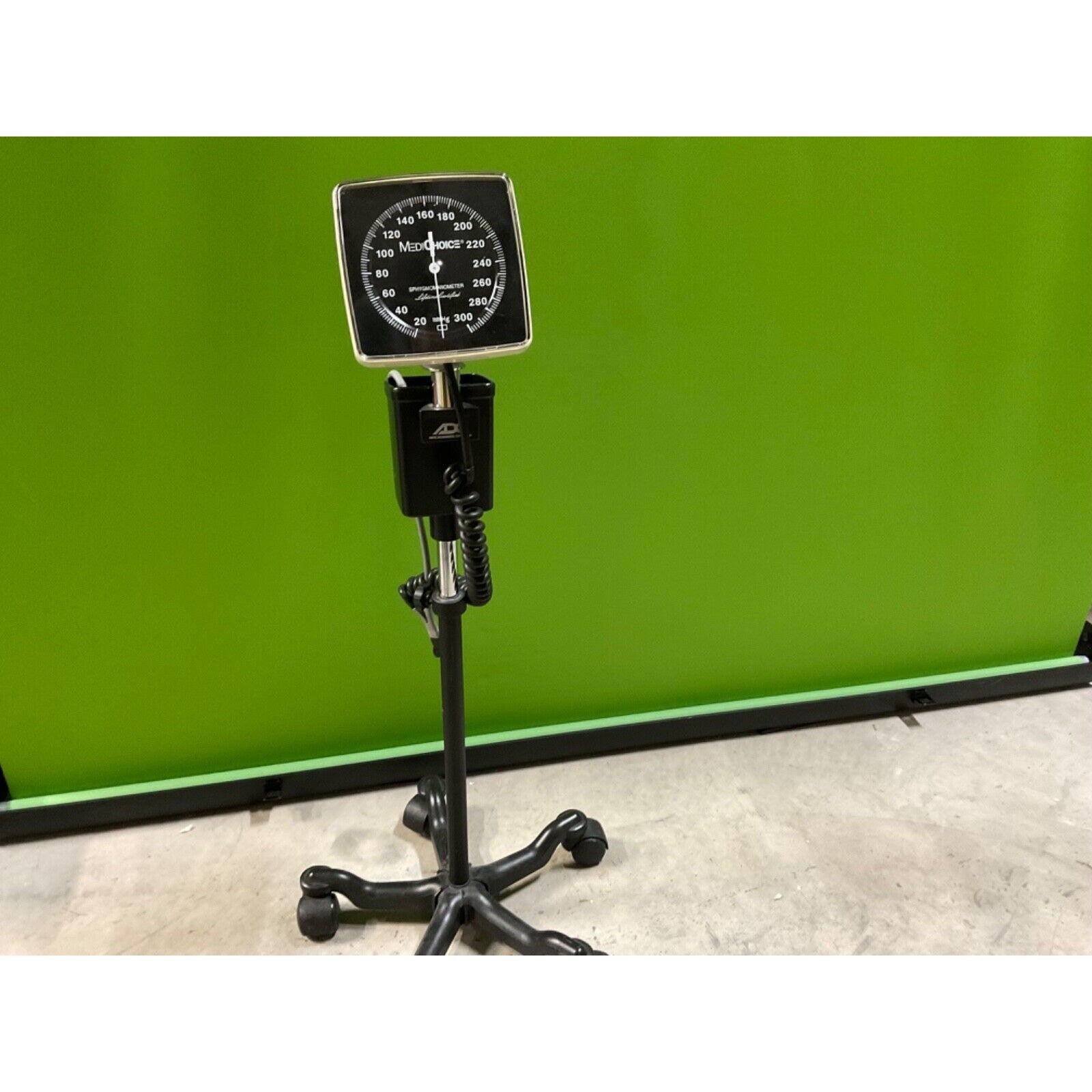 MediChoice Aneroid Sphygmomanometer with ADC Stand